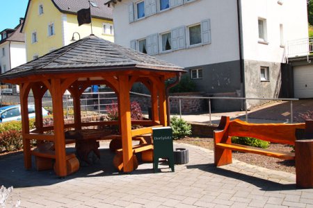 Abbildung 3: Ein Dorfplatz in Sterndorf